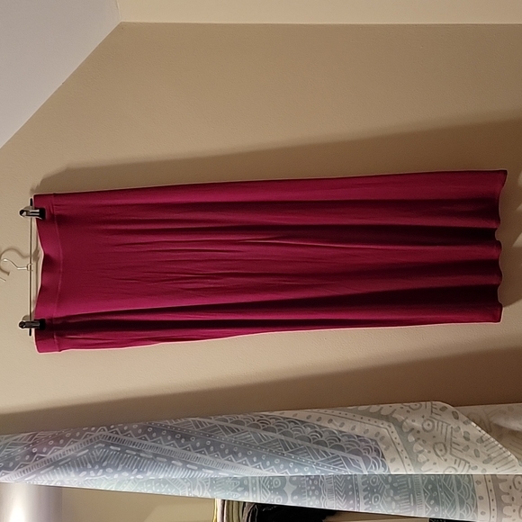 HP🎉 💃🏻Red Asymmetrical Ruching Slit Skirt - Size M - Picture 5 of 6